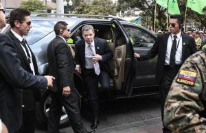 Presidente Santos llega a Quito para reunirse con Maduro