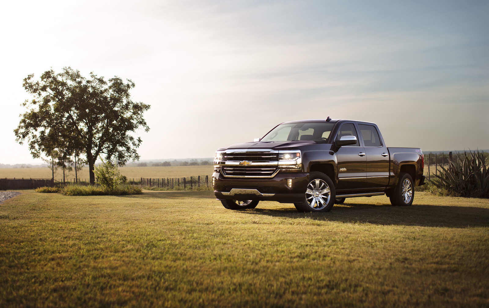 IMPONENTE: La “refrescada” Chevrolet Silverado 2016