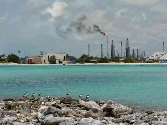 refineria aruba