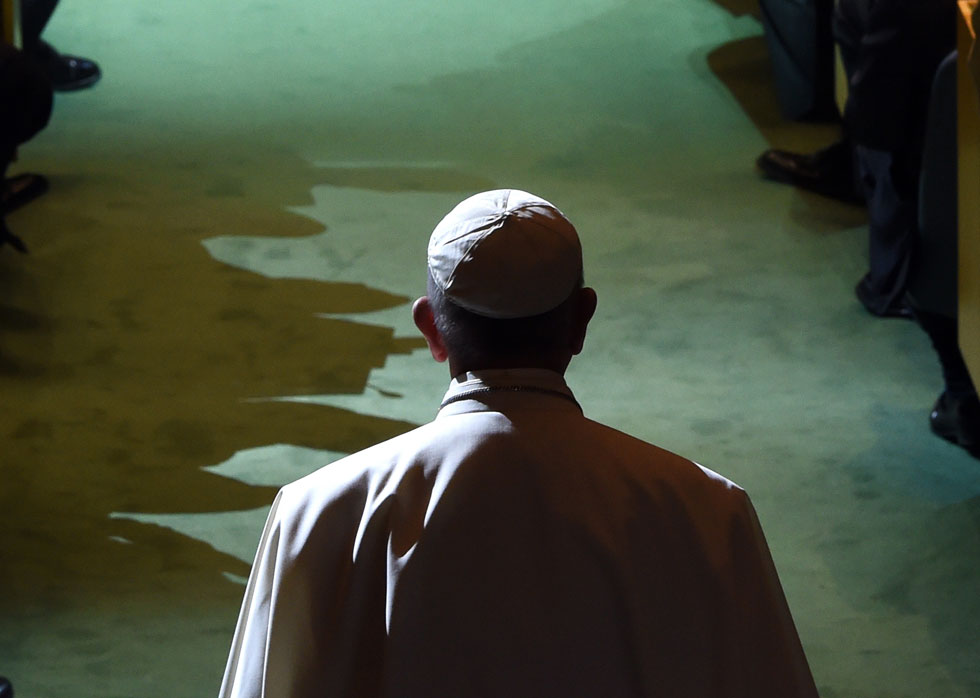 El papa condena “con vigor” los atentados en un mensaje al arzobispo de París