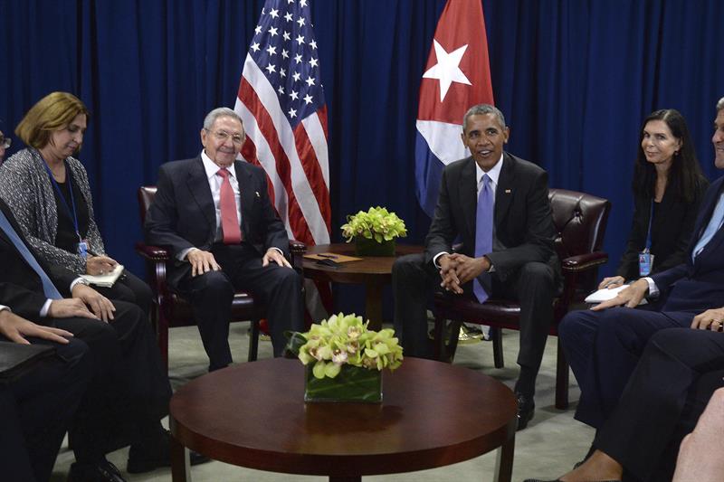 Castro pide a Obama que use su poder ejecutivo para flexibilizar bloqueo