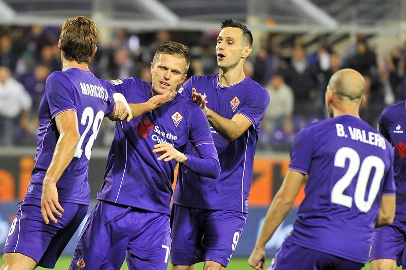 Fiorentina lidera en solitario, el Nápoles arrasa al Milan