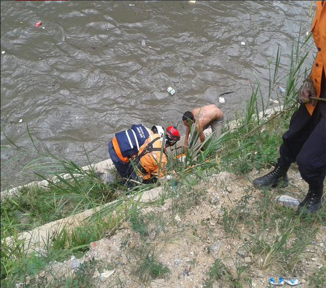 Muere sexagenaria que cayó al Guaire a la altura de Petare