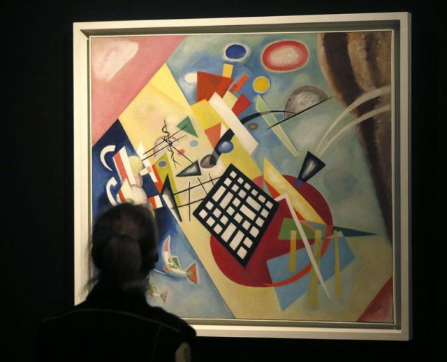 Vista de la obra "Schwarzer Raster", que forma parte de la muestra "Kandinsky. Una retrospectiva" una de las mayores muestras monográficas que se han hecho en España de este pintor ruso, y que se inaugura mañana en CentroCentro de Cibeles. EFE/FERNANDO ALVARADO