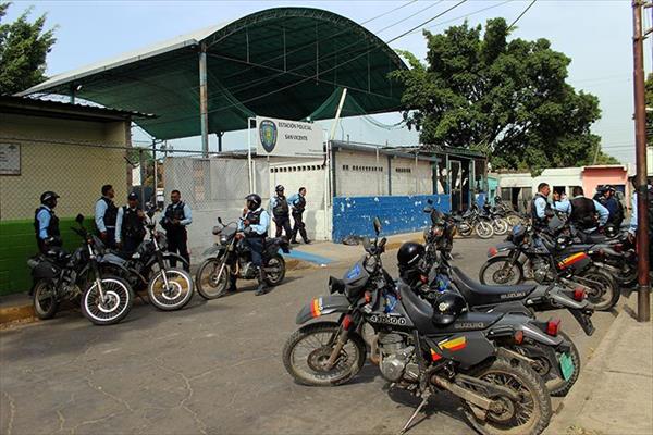 Motorizados lanzaron granada en comisaria de Aragua