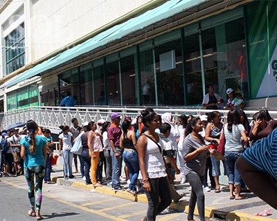 Margariteños están agobiados de hacer colas y no adquirir lo que necesitan