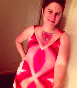 Esta mujer no se dio cuenta que su vestido tiene un estampado de vaginas (Fotos)