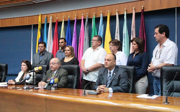 Maracaibo; Venezuela 02/11/2015 Zulia Rueda de prensa de Jorge Palencia rector de La Universidad del Zulai en rechazo a las declaraciones del Gobernador del Zulia en su contra.