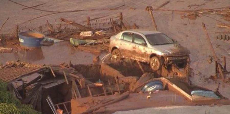 Diez muertos deja ruptura de una barrera en complejo minero en Brasil