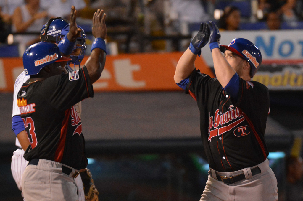 Tiburones blanquean (arepitas) a Navegantes y se acercan a la clasificación (RESULTADOS)