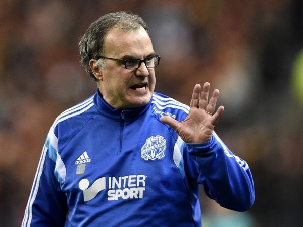 El argentino Marcelo Bielsa es un candidato para dirigir a Uruguay al próximo ciclo mundialista