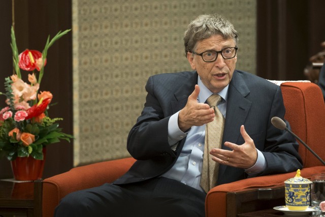 El cofundador de Microsoft Bill Gates en una reunión con el primer ministro chino, Li Keqiang, en Pekín, nov 12, 2015. Reuters