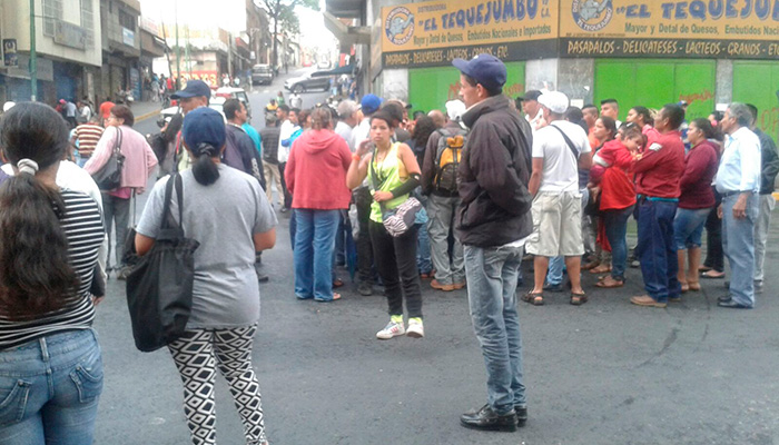 El madrugonazo nos les sirvió de nada… Los Teques no se salvó del engaño del Mega Mercal #28Nov