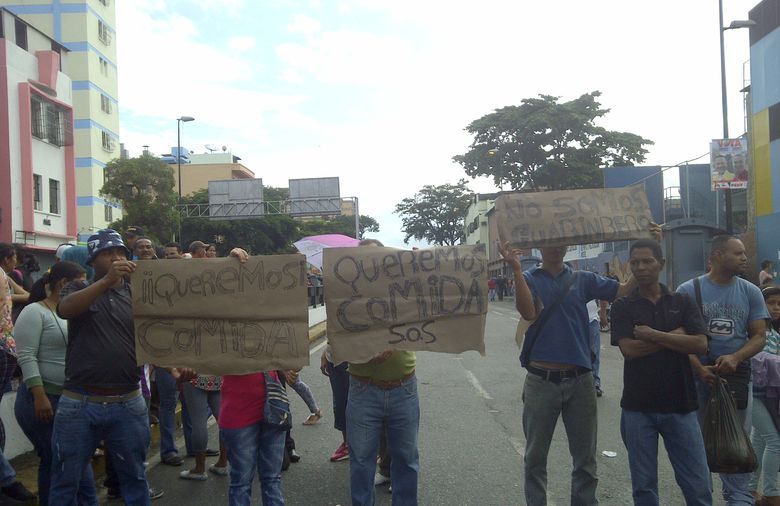 Catia protestó por comida…Se quedó sin Mega Mercal #28Nov (Fotos)