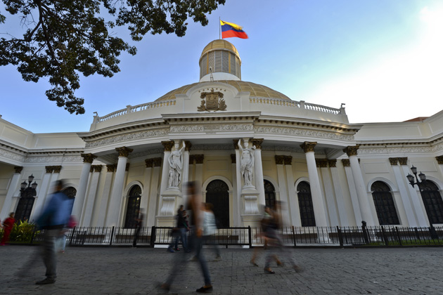 Maduro decretará 3 años de inamovilidad laboral… Pero para proteger a trabajadores de Antv