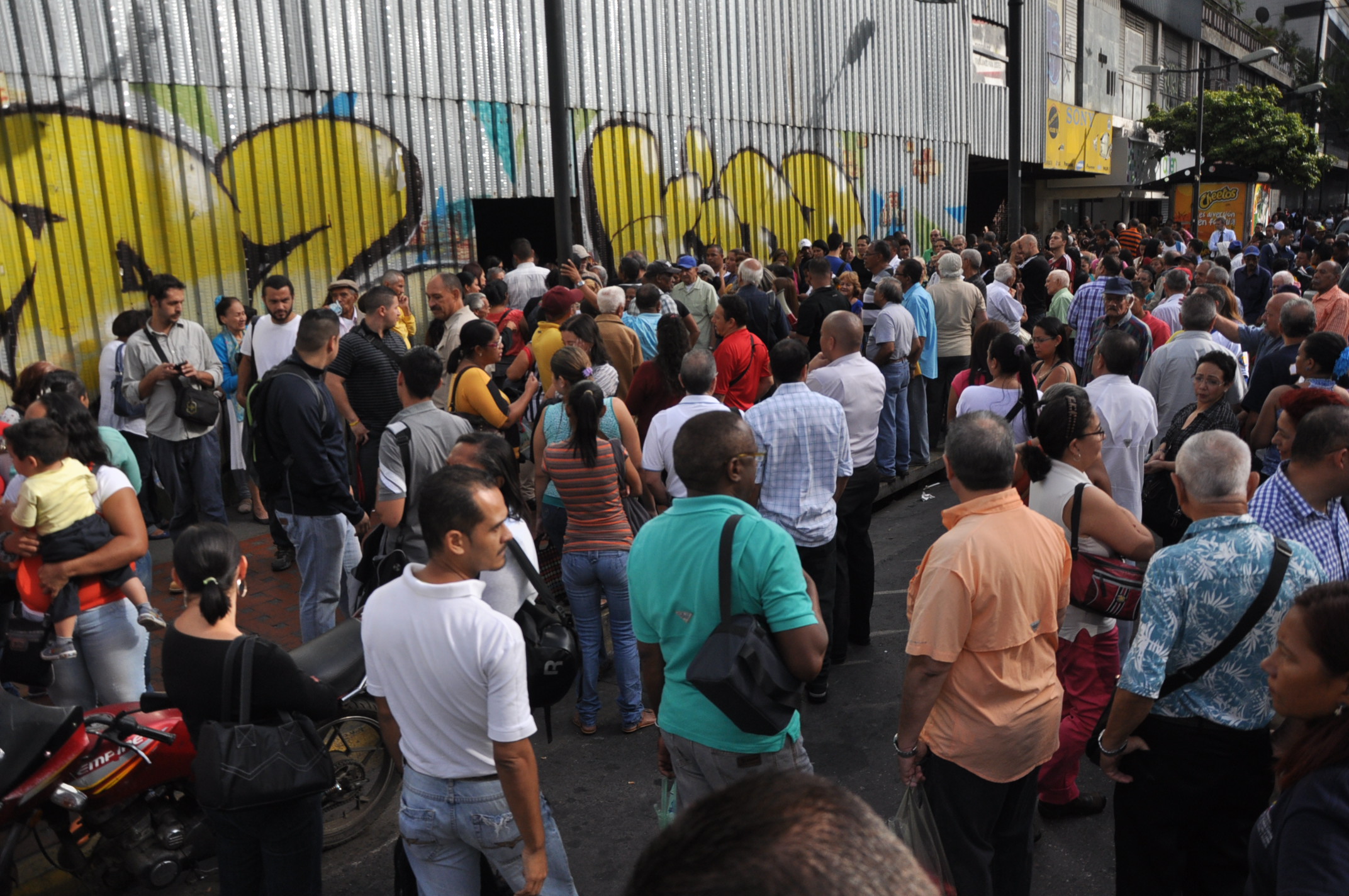 Pensionados y jubilados del Inavi protestaron en Chacao (Fotos)