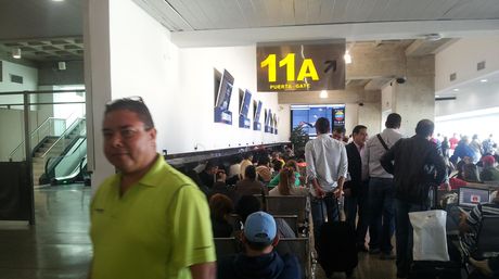 Revendedores piden hasta Bs 20.000 por boleto en vuelo nacional