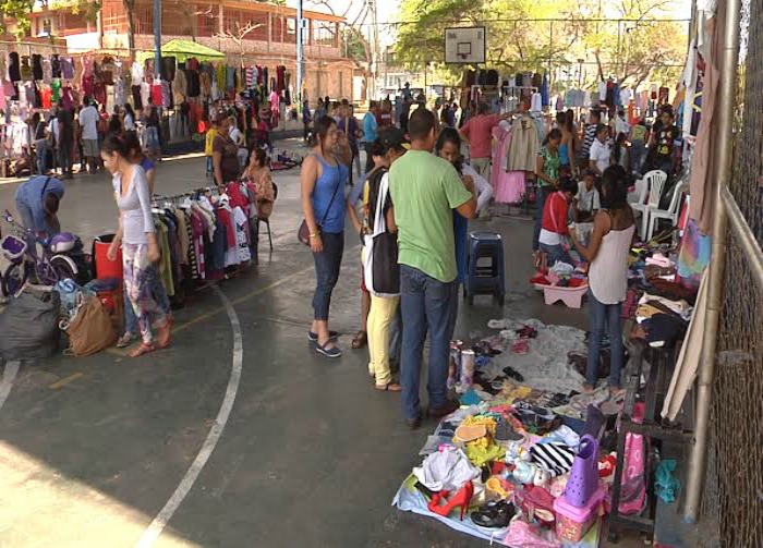 Mercado de corotos: La opción para estrenar ropa estas navidades