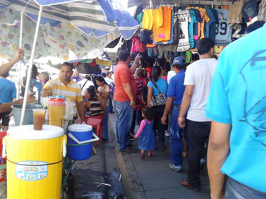 Compras de última hora abarrotan el centro de Guacara