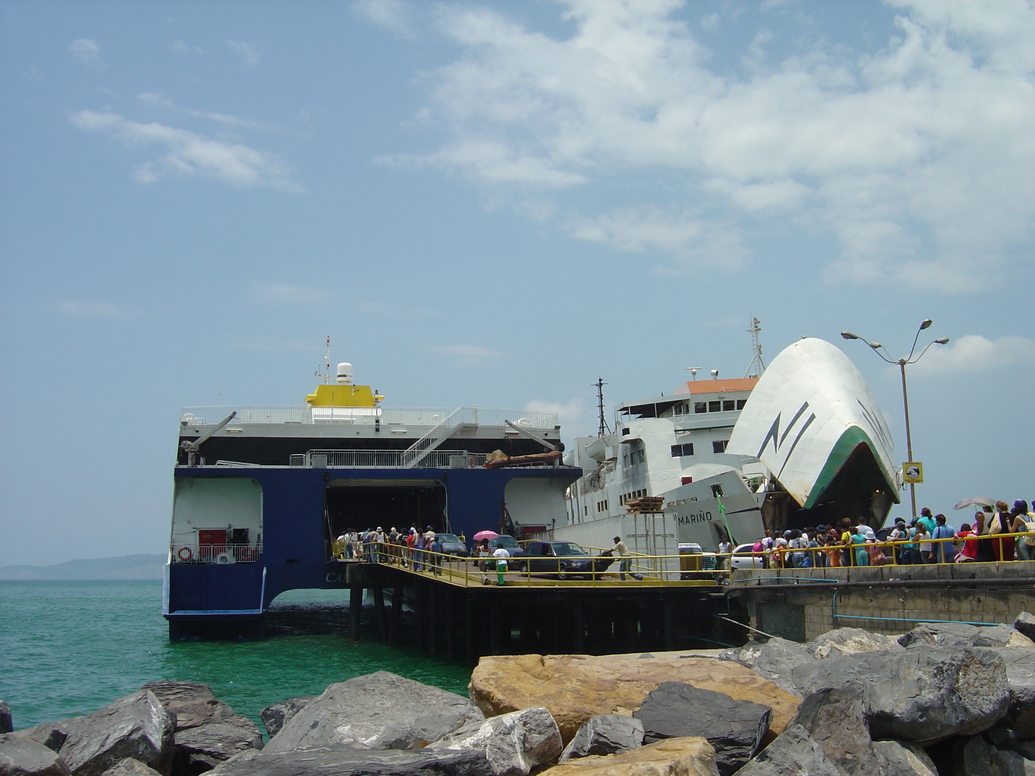 Temporadistas se quedaron varados en Puerto La Cruz por poca boletería