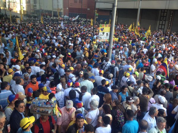 Un gentío en el centro de Caracas en apoyo a los 112 diputados (Fotos)