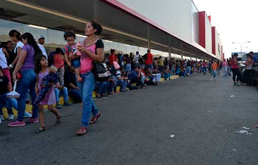 El vía crucis para conseguir alimentos pone en jaque a la paciencia de los carabobeños