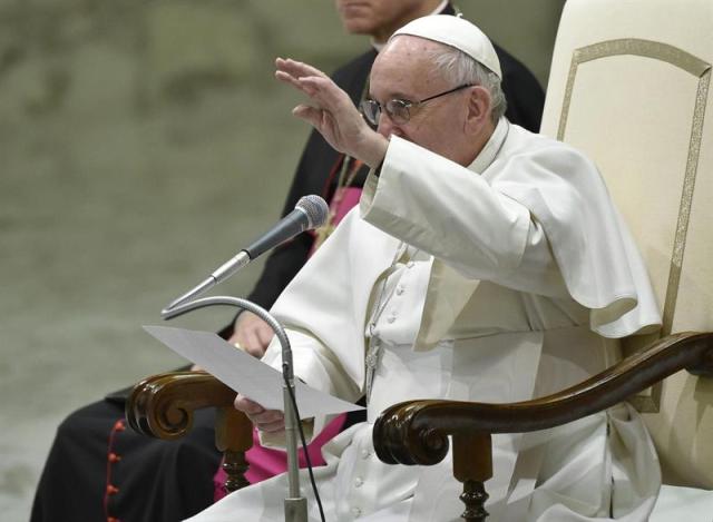  El papa Francisco ofrece su audiencia general de los miércoles en el aula Pablo VI en el Vaticano hoy, 20 de enero de 2016. EFE/Giorgio Onorati