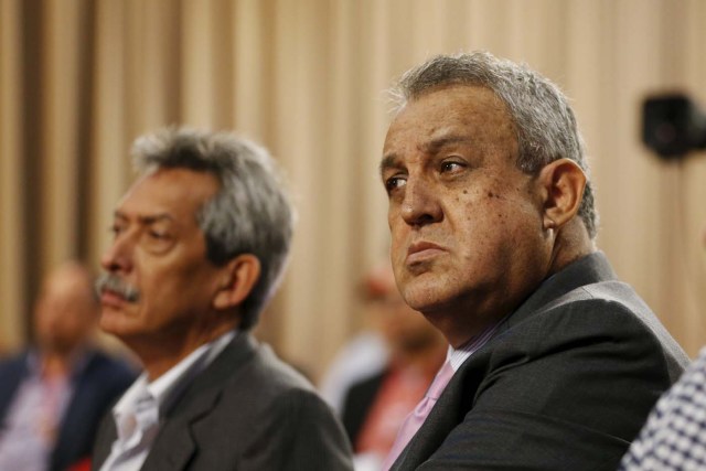 Venezuela's Oil Minister and President of the Venezuelan state oil company PDVSA, Eulogio del Pino (R), attends a meeting with entrepreneurs and representatives of the productivity sector at Miraflores Palace in Caracas January 20, 2016. REUTERS/Carlos Garcia Rawlins