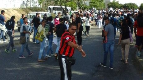 Estudiantes y profesores de la Unexpo protestan contra la inseguridad