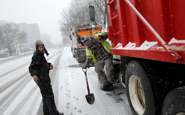 Tormenta amenaza con sepultar a Washington bajo la nieve