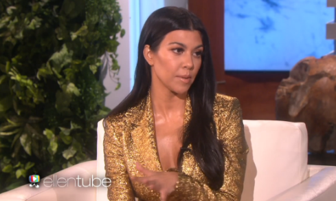 Kourtney Kardashian no puede dejar de sonreír cuando le preguntan por Justin Bieber