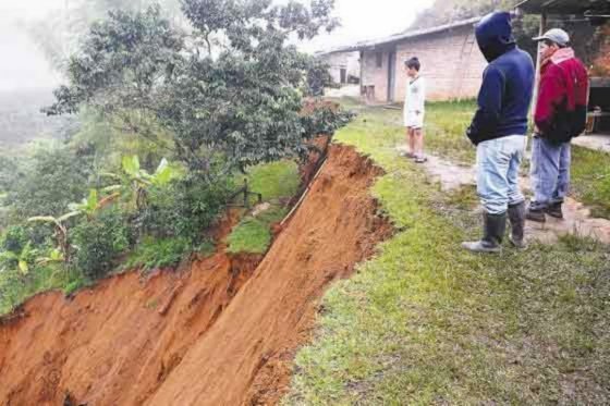 Alud deja al menos seis muertos en Colombia