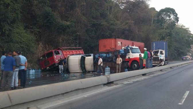 Choque múltiple a la altura de La Bonanza sentido Maracay (tuits)