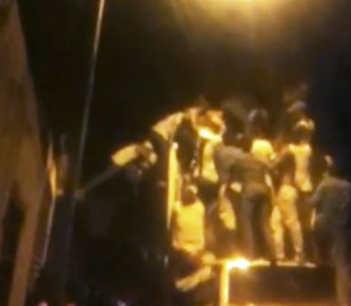 Reportan saqueo de camión cargado de pollos vivos en Valencia (Video)