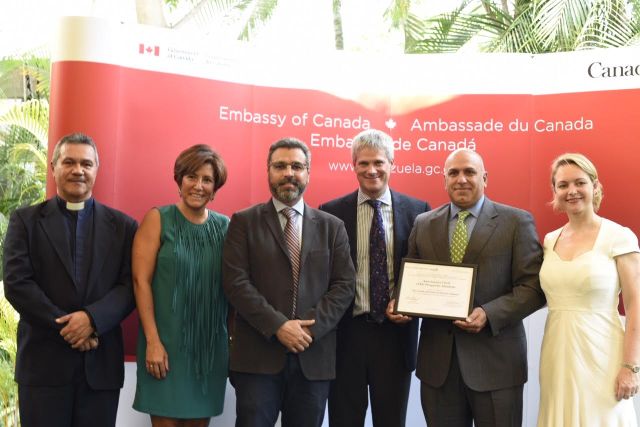 Fotografía Entrega de Mencion Especial Premio DDHH Embajada de Canadá_3 de febrero 2016