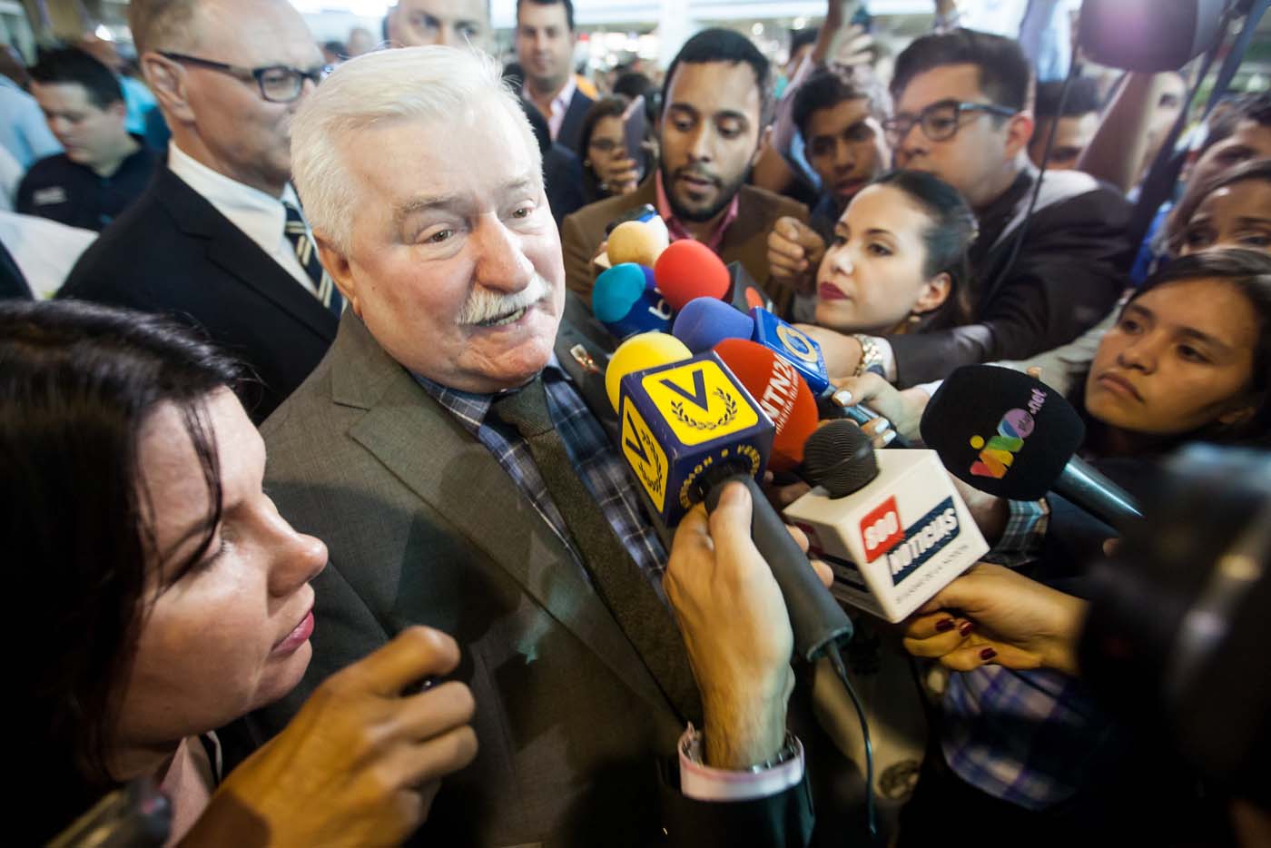 Walesa niega veracidad de documentos que muestran que fue espía de régimen comunista