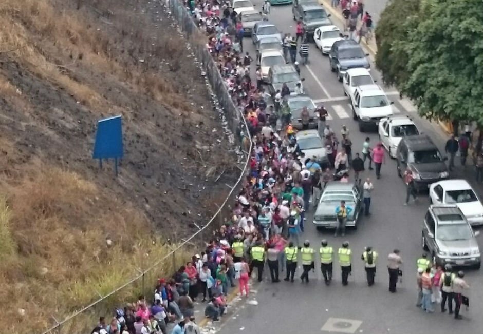 PNB tomó adyacencias del Bicentenario en Terrazas del Ávila ante caos por comida (FOTOS)