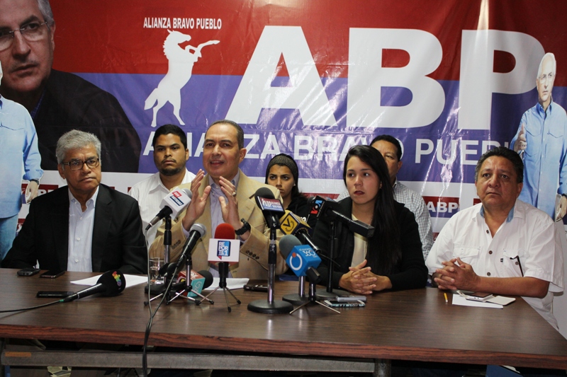 Richard Blanco: Maduro, tú eres el centro de la crisis, renuncia ya