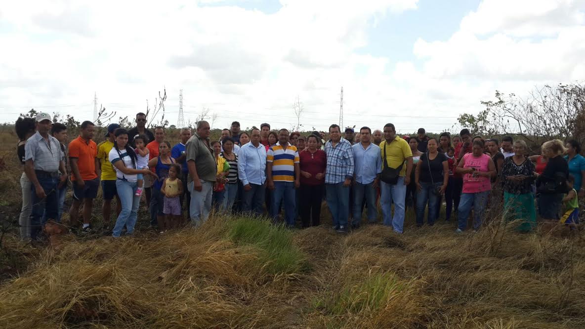 García: 196 familias de El Corozo exigen a corruptos que devuelvan los reales de sus casas