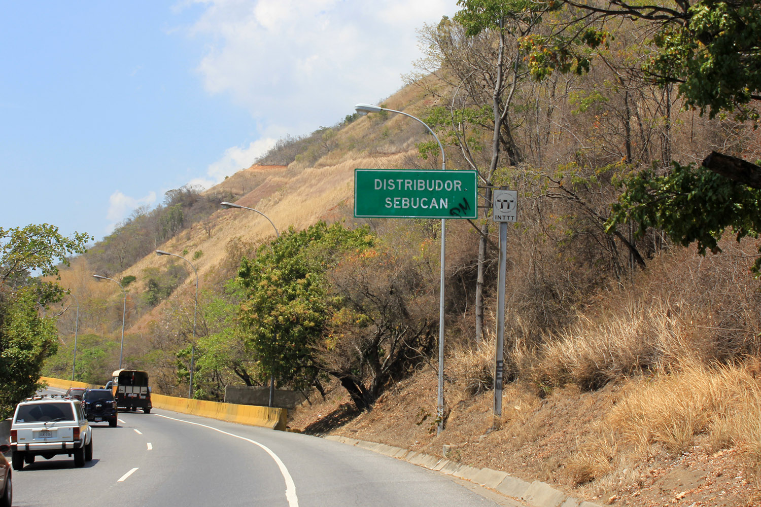 Alcaldía de Sucre realiza labores de refrescamiento diarias en El Ávila