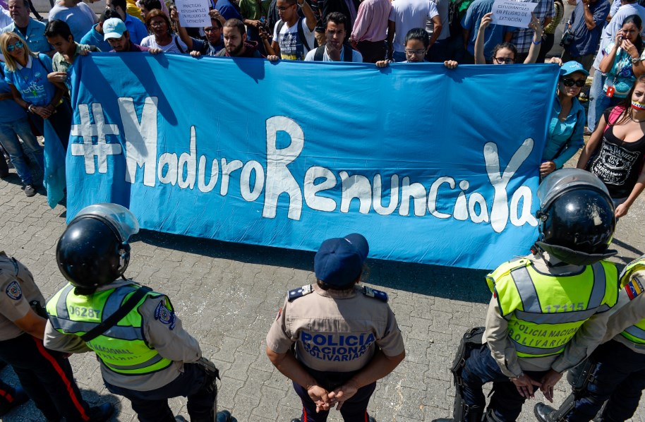 Sin temor a represalias: El clamor de estudiantes de medicina frente a la PNB (FOTO)