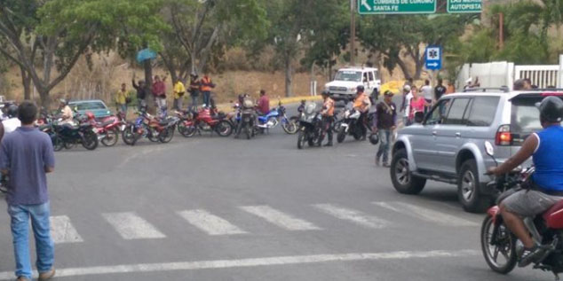 Protesta mantiene cerrados los alrededores del Centro Comercial Concresa