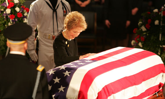 Nancy Reagan En el funeral de su esposo el expresidente Ronald Reaga