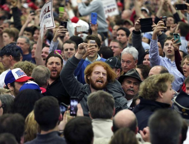 Se desata polémica por manejo de manifestantes en eventos de campaña de Trump