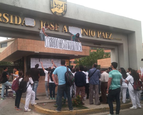 Tercer día de protesta en la Ujap