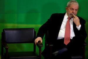 Lula sigue siendo ministro pero no podrá ejercer funciones hasta decisión judicial