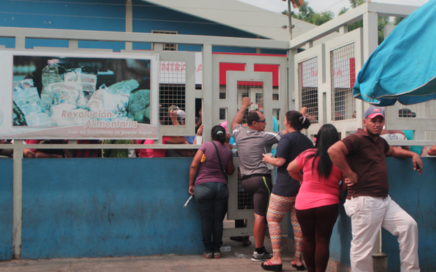 Usuarios intentaron incendiar sede de Mercal en Guarenas