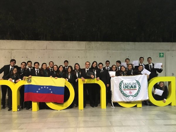 La UCAB gana por 3er año consecutivo “mejor delegación grande” en el #MONUA