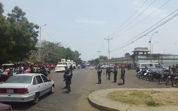 Se mantiene tensión en el retén El Marite por presencia de un grupo antimotín y tanquetas