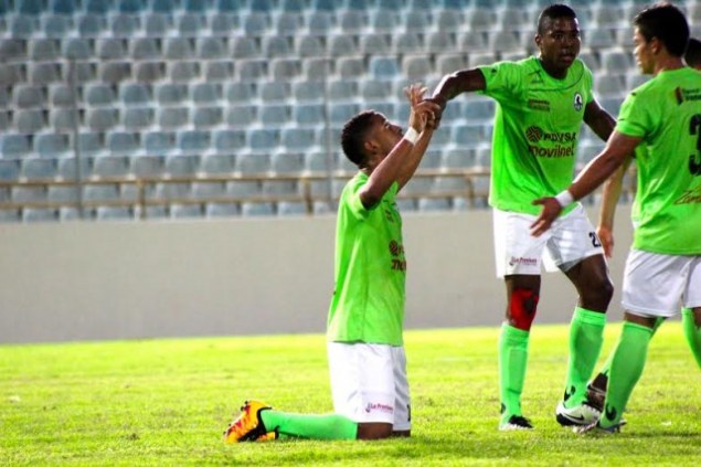 Gabriel Torres celebra su gol anotado al Monagas